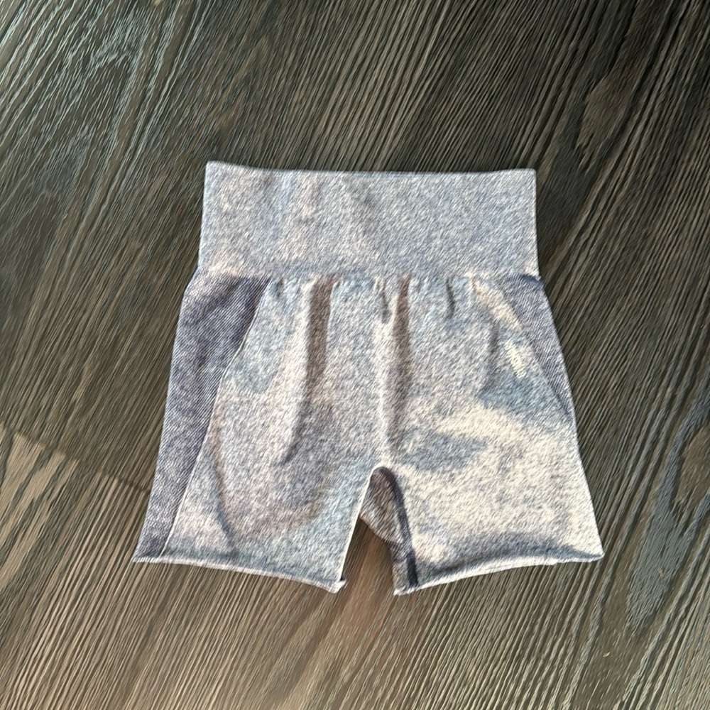 🍍GYM SHARK shorts🍍sz small🍍Q-2